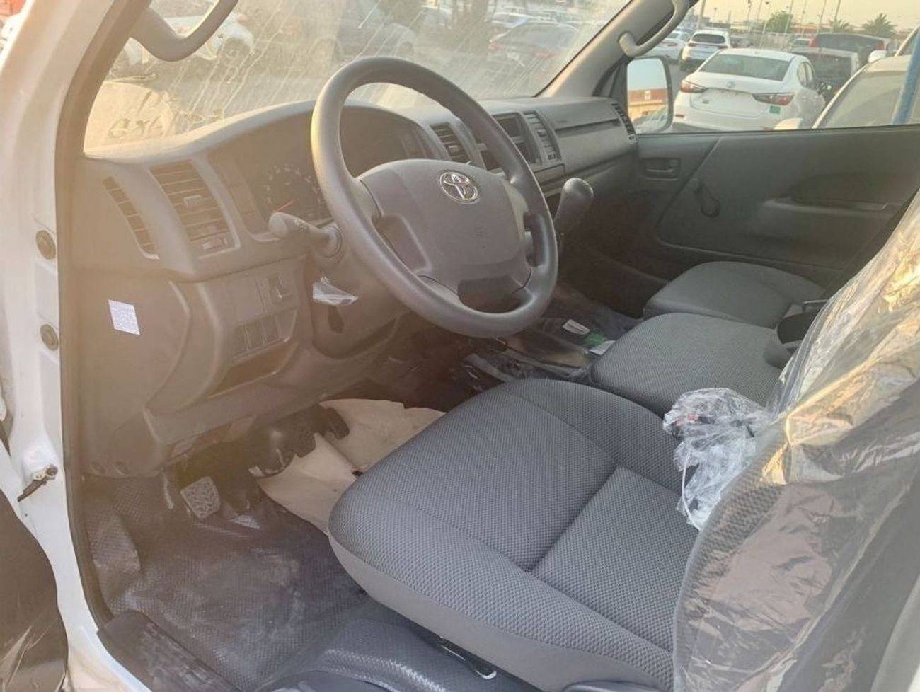 Toyota Hiace 2500cc DSL AIRBAGS + ABS 15 SEATER 2023MY