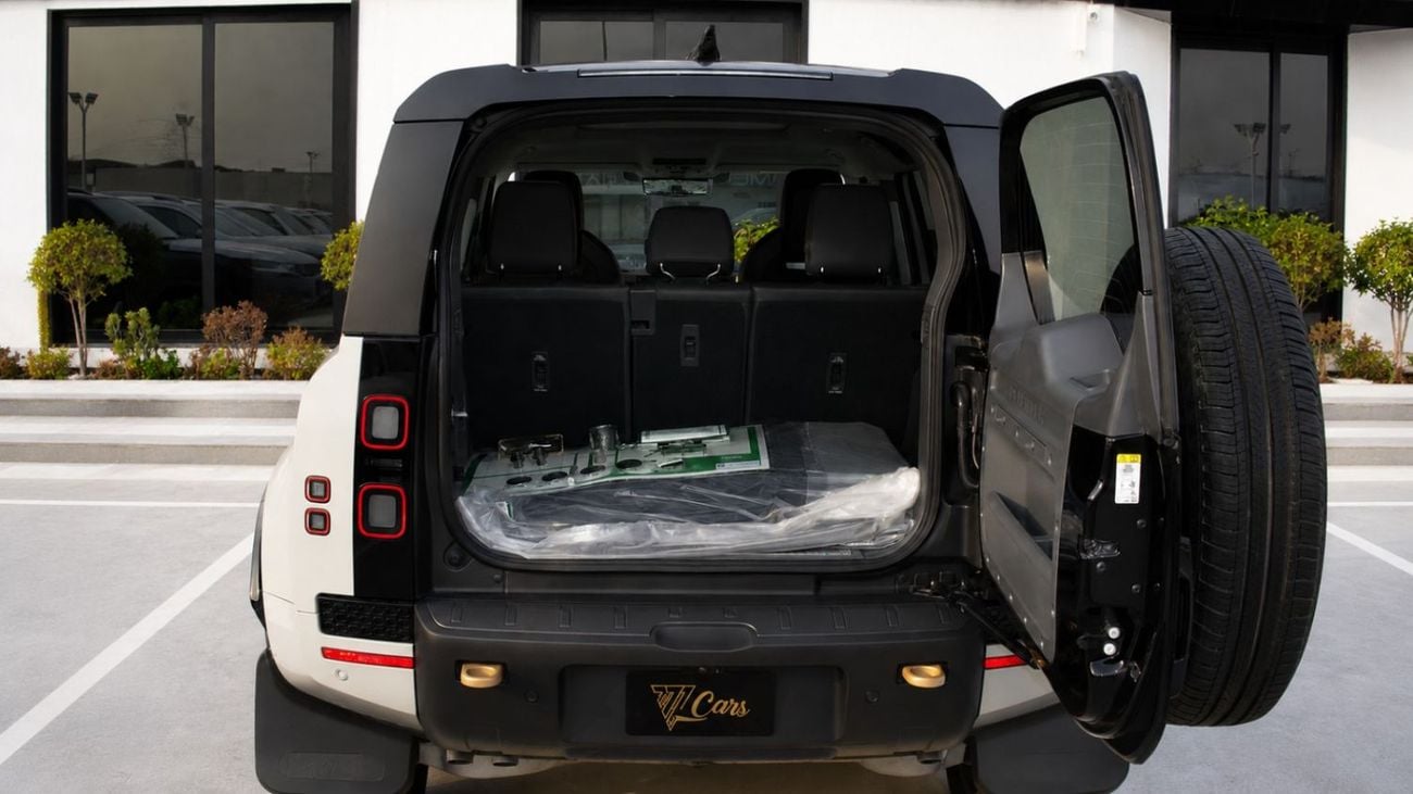 Land Rover Defender 110 OCTA  P635 | Borasco Grey | Light Cloud/Lunar | 635 HP