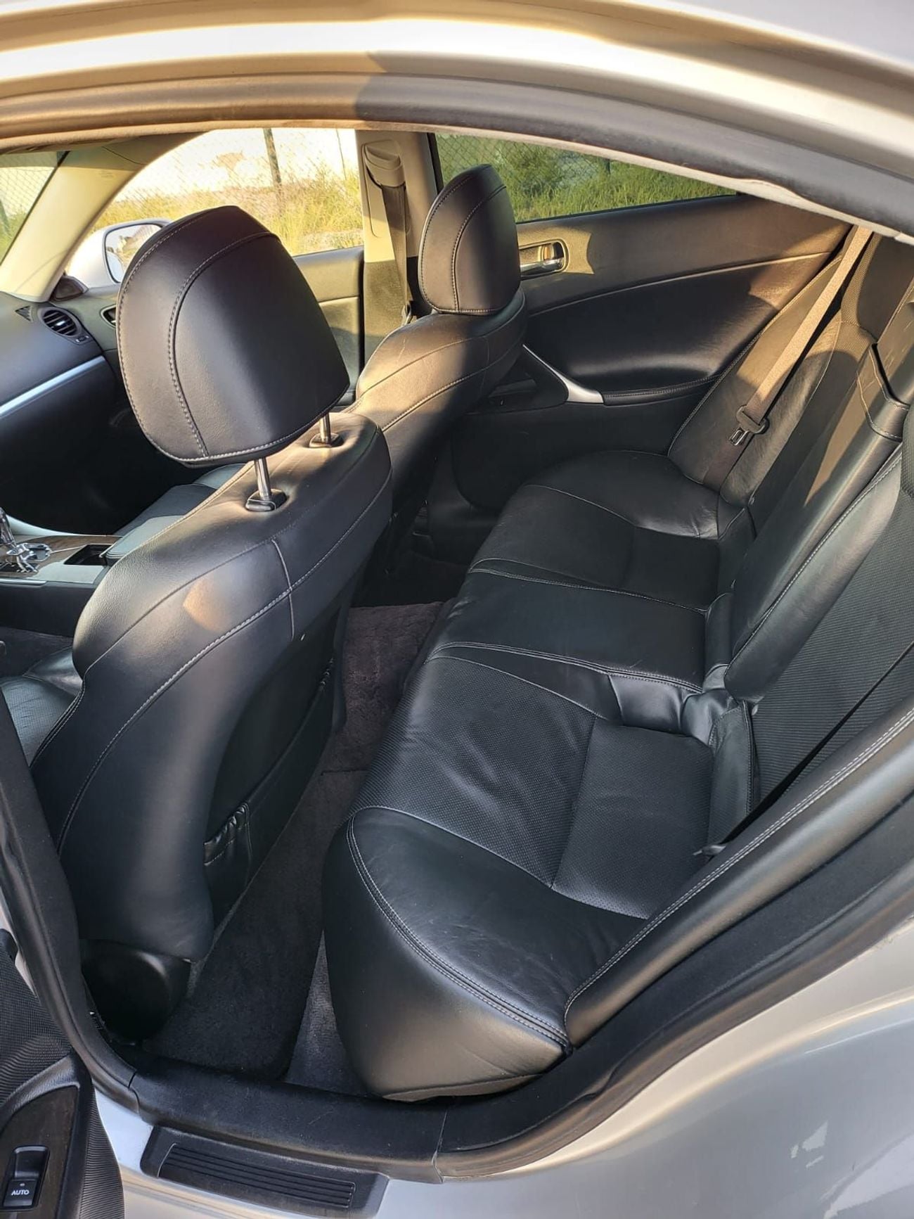 Lexus IS250 2.5 .6 cyl .sedan .AWD .5 seats .4door