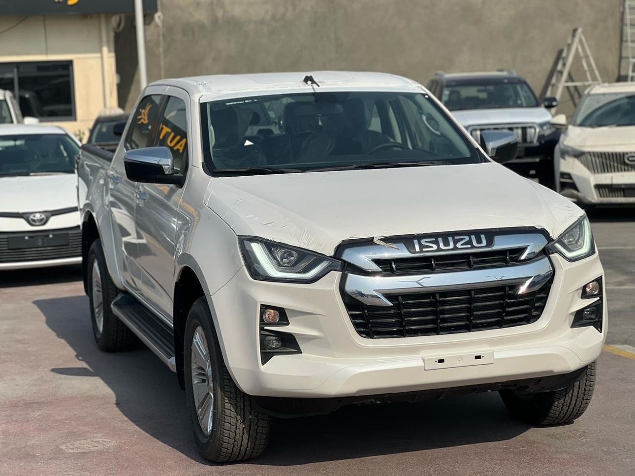 إيسوزو D ماكس 3.0L Crew Cab 4WD LS (A/T)