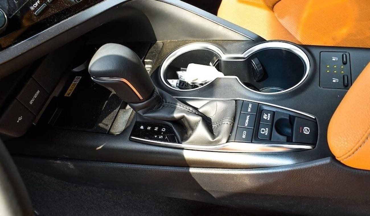 تويوتا كامري LUMIERE 2.5L HYBRID 2024