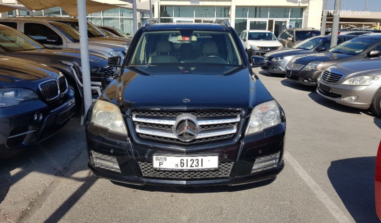 Mercedes-Benz GLK 300 2011 gulf specs Full options panorama roof