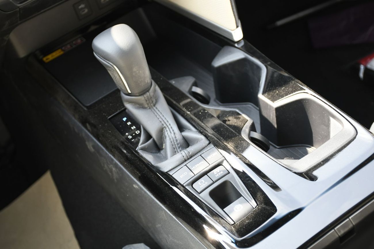 تويوتا كامري 2.5L LE HEV With Panoramic (Ready Stock)