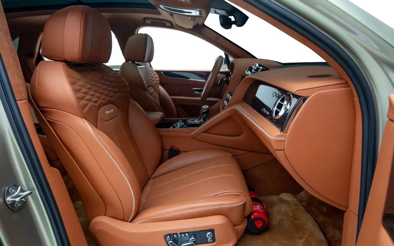 Bentley Bentayga Azure 4.0T - GCC Spec - With Warranty and Service contract ( Al Habtoor )