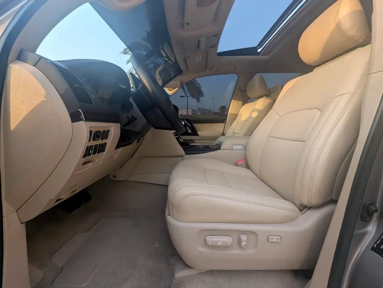 Toyota Land Cruiser VXR Facelifted With Interior and Exterior GCC Specs | Well Maintained