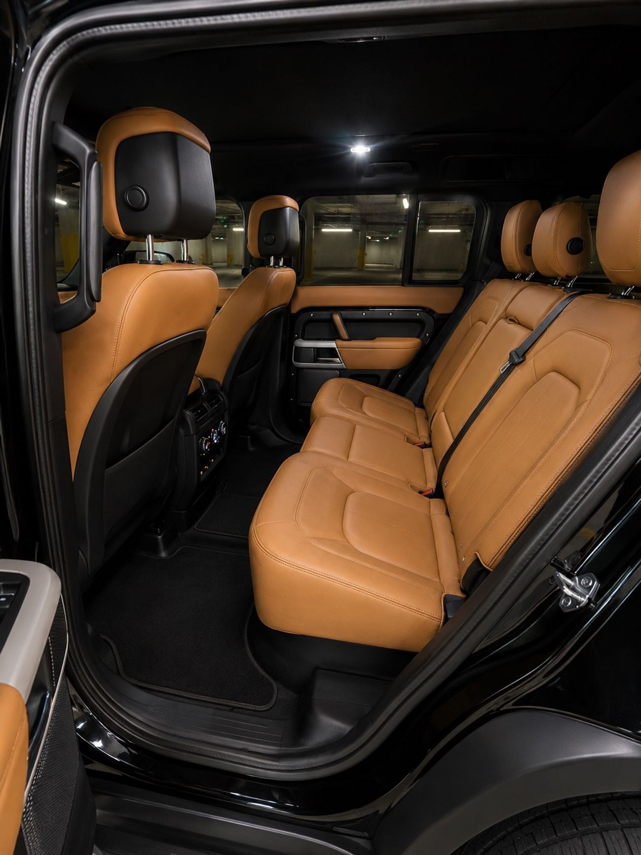 لاند روفر ديفندر 110 HSE P400