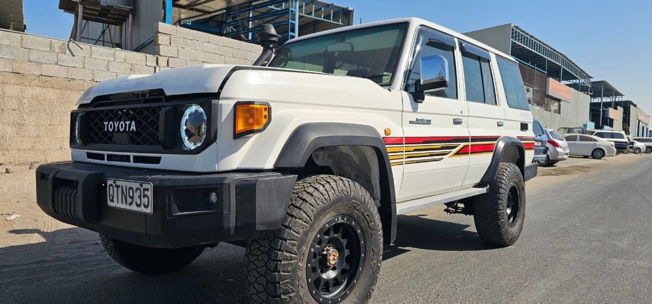تويوتا لاند كروزر 70 LX-Hardtop-RHD-4.5L-Diesel-1VD-V8 Cylinder-Manual-7 Seats-5 Doors