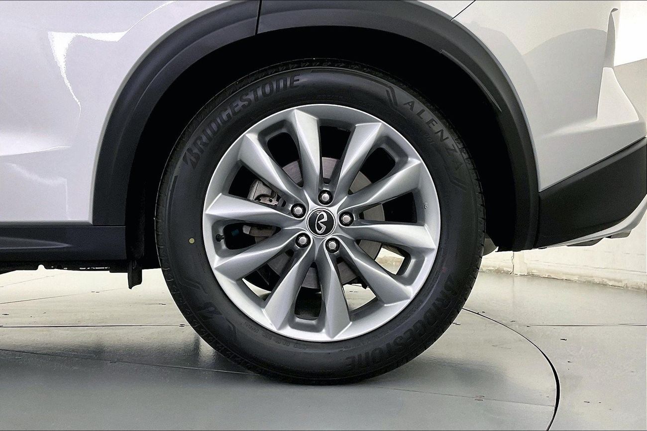 إنفينيتي QX50 Luxe | عرض العيد الحصري | خالية من أضرار الفيضانات