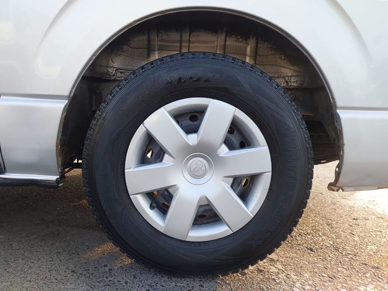 Toyota Hiace TOYOTA HIACE VAN RHD 2017 MODEL 2.7 L PETROL AUTOMATIC(PM28216)