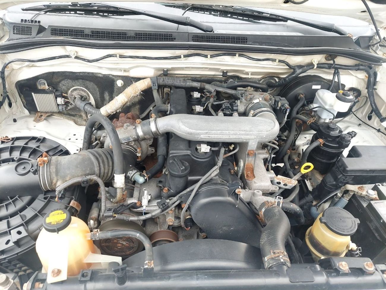 Toyota Hilux DC 4WD 2.4L DIESEL MANUAL TRANSMISSION