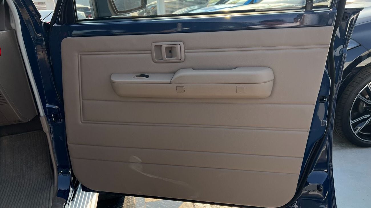 تويوتا لاند كروزر بيك آب 4.0L Double Cab