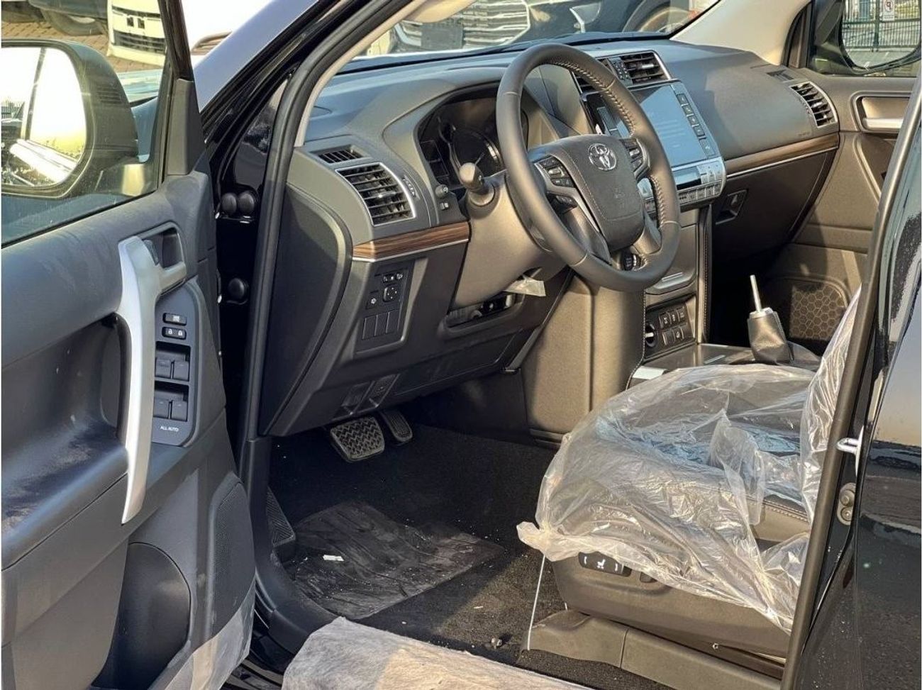 Toyota Prado VX 4.0L PTR A/T // 2023 // HIGH OPTION WITH POWER & LEATHER & COOLING SEATS , DVD & BACK CAMERA // S