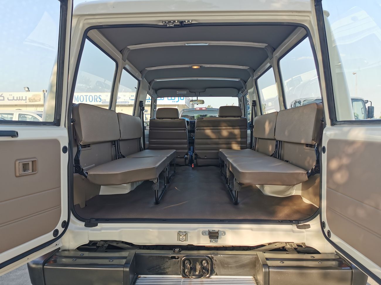 Toyota Land Cruiser 70 4.2L DIESEL, 16" TYRE, KEY START, XENON HEADLIGHTS (CODE # HTLX78)