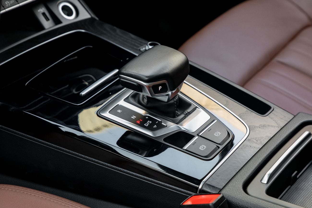 أودي Q5 45 TFSI quattro S line Q5 45 TFSI quattro S line | 2,546 P.M | 0% Downpayment | Audi Warranty + Service Contract