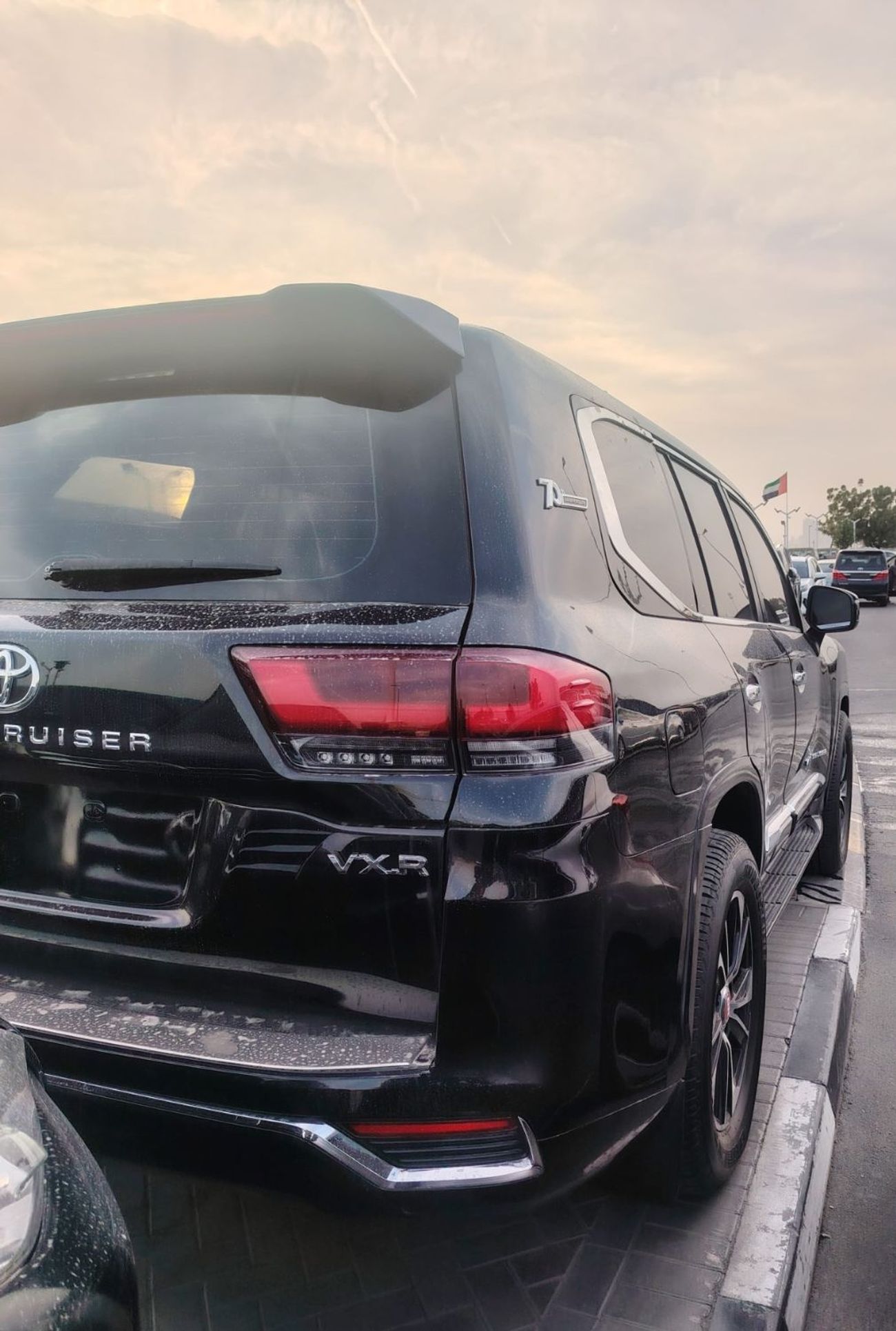 Toyota Land Cruiser Toyota landcruise 2018Model Modified 2022MODEL 4.0 v6 petrol colour black push start Transmission Au