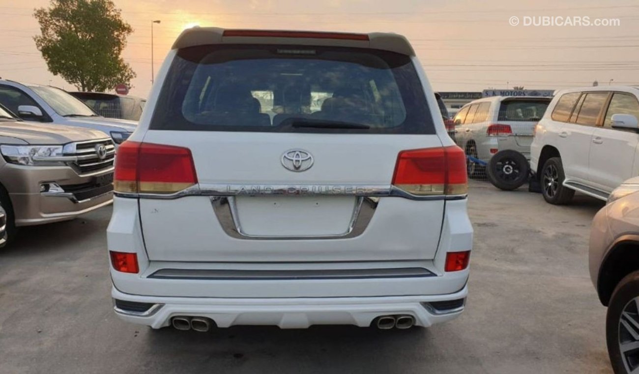 تويوتا لاند كروزر Right-Hand Push start automatic electric seats leather seats facelift 2019 perfect condition