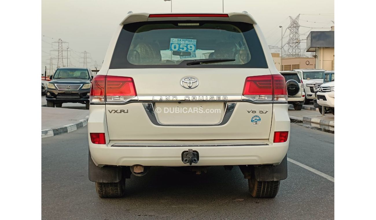 تويوتا لاند كروزر VXR, 5.7L V8 PETROL, DRIVER POWER SEAT / LEATHER SEATS / SUNROOF (LOT # 9254)