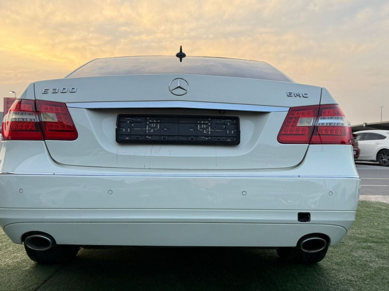 Mercedes-Benz E300 first owner from the agency, fully loaded