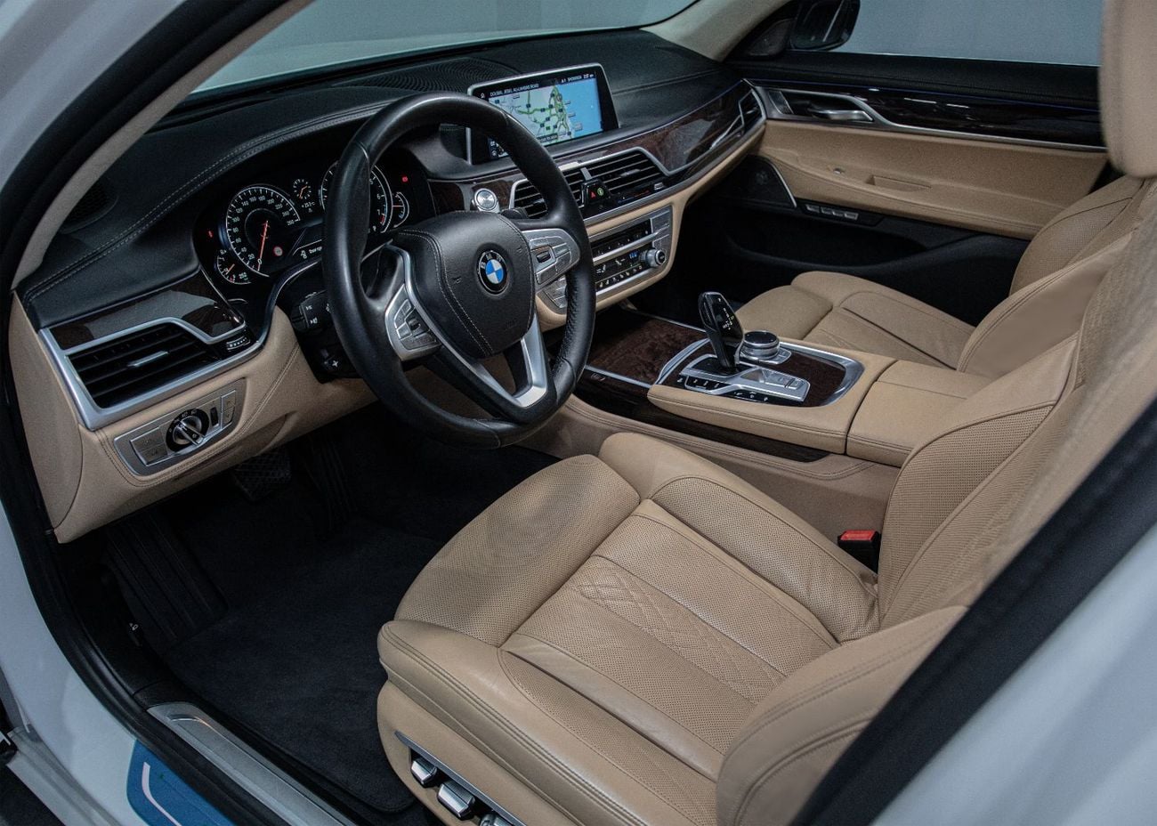 BMW 740i