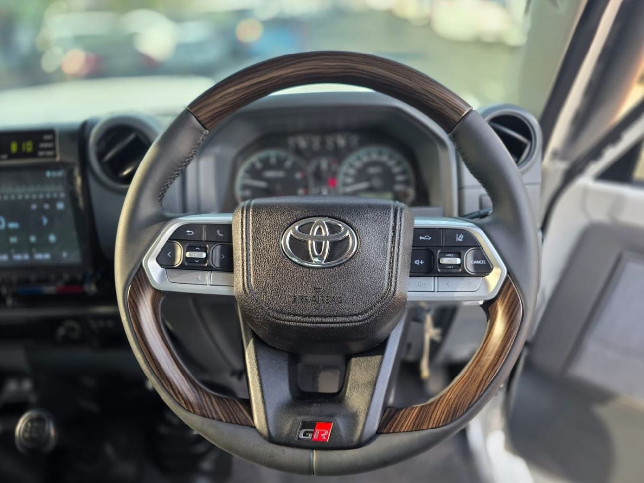 تويوتا لاند كروزر بيك آب -