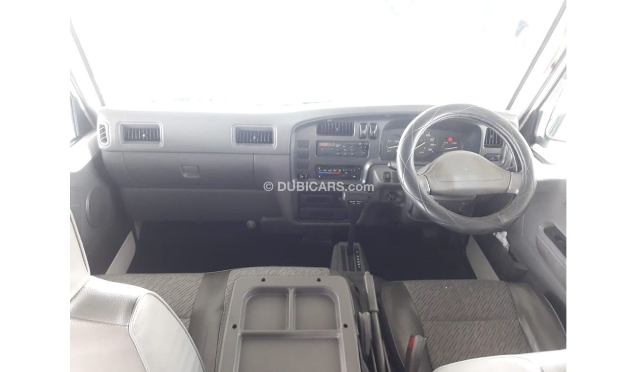 Nissan Caravan Caravan Van RIGHT HAND (Stock no PM 652 )