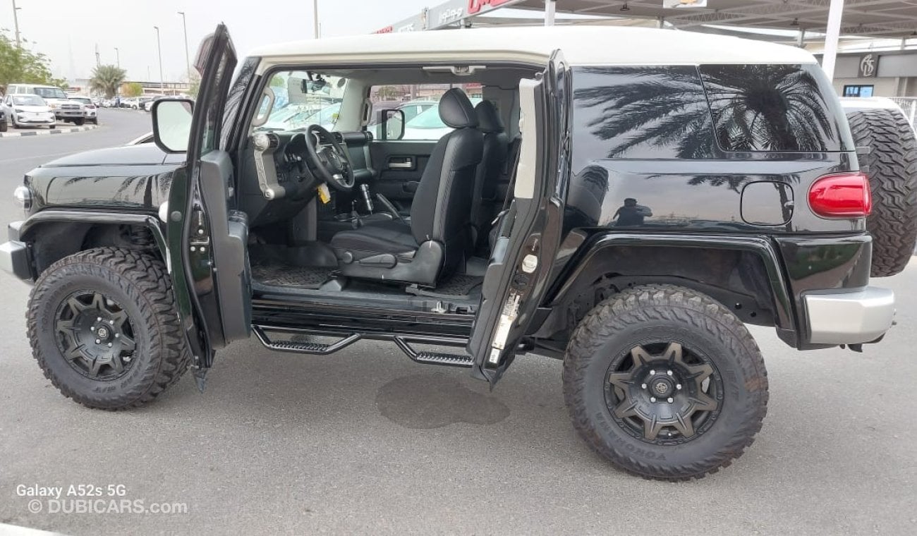 تويوتا إف جي كروزر TOYOTA FJ CRUISER MODEL 2006 PETROL