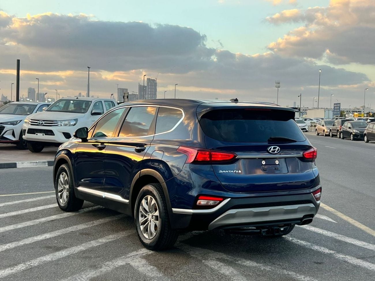 Hyundai Santa Fe STD (NON GCC) 2019 Hyndai Santafe Fe 2.4L V4 FWD - Rear Camera & Sensor