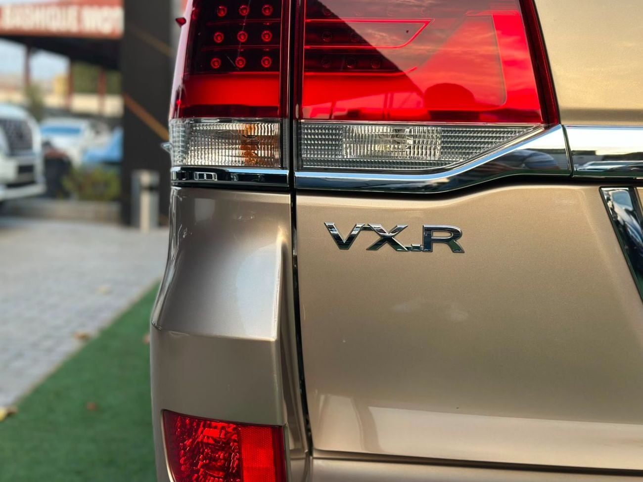 تويوتا لاند كروزر VXR