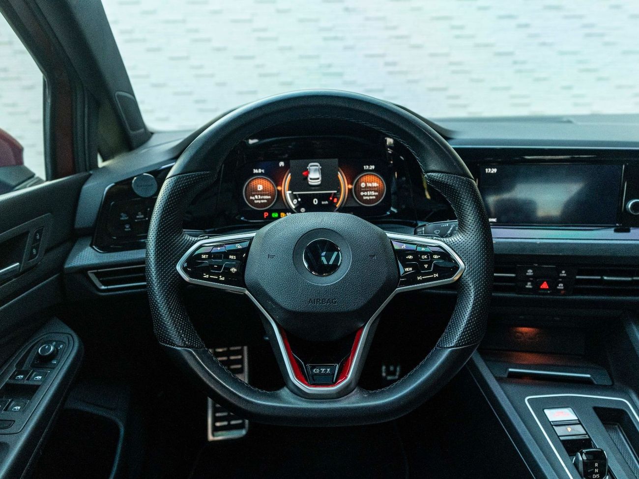 فولكس واجن جولف GTI AED 1,887 PM • GTI P1 MID • ONLY 59,000 KMS • OFFICIAL VOLKSWAGEN SERVICE HISTORY AND WARRANTY