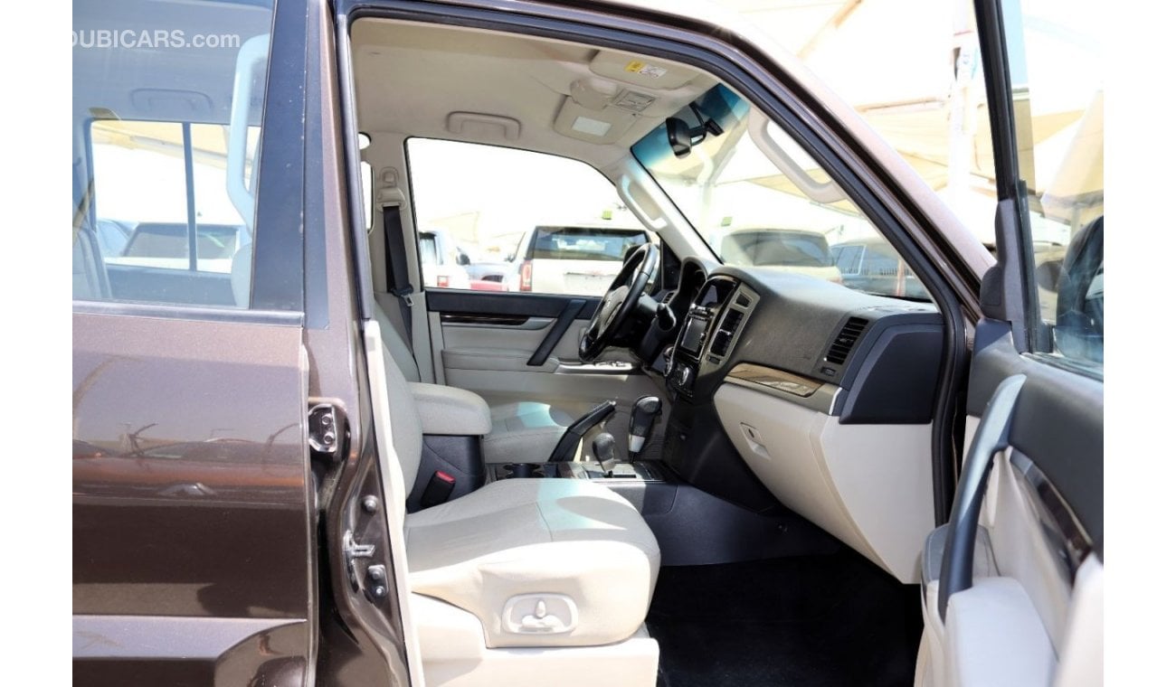 Mitsubishi Pajero GLS Mid ACCIDENTS FREE - GCC - PERFECT CONDITION INSIDE OUT - ENGINE 3800 CC