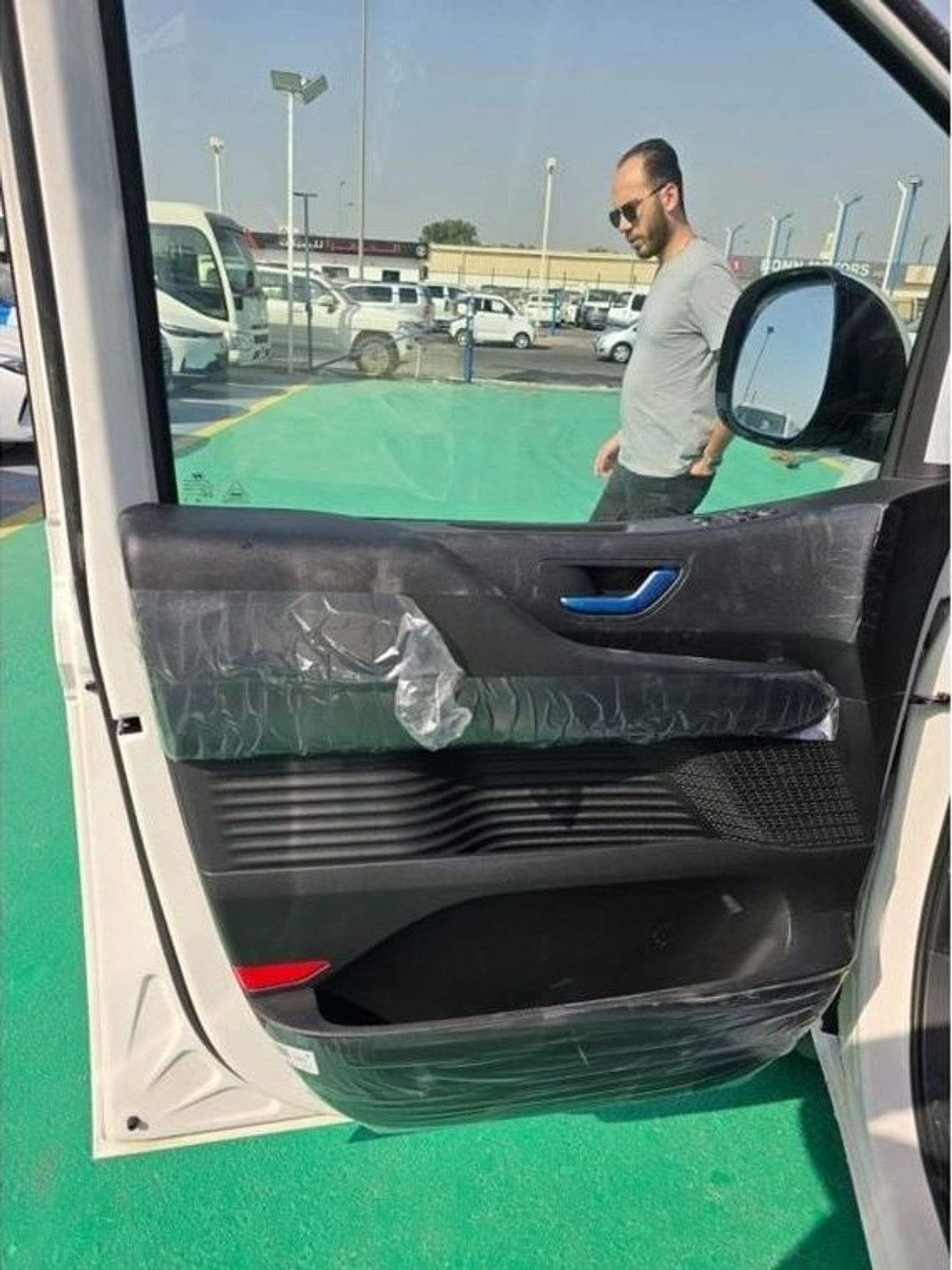 Hyundai Staria 3.5L PETROL V6 11 SEATS A/T 2025