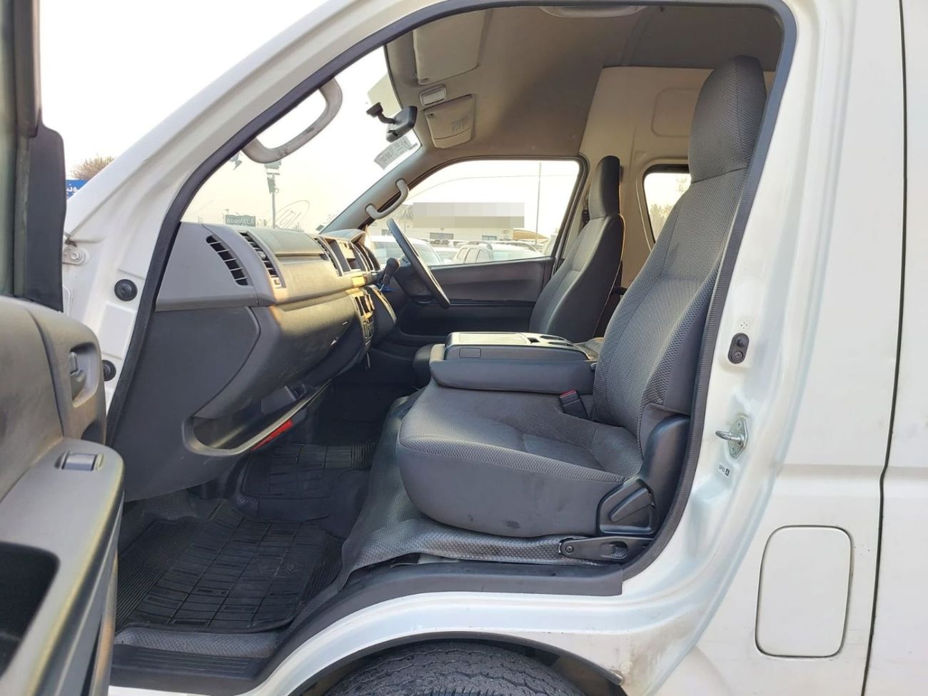 تويوتا هاياس TOYOTA HIACE VAN RHD 2013 MODEL 3.0 L DIESEL AUTOMATIC(PM11947)