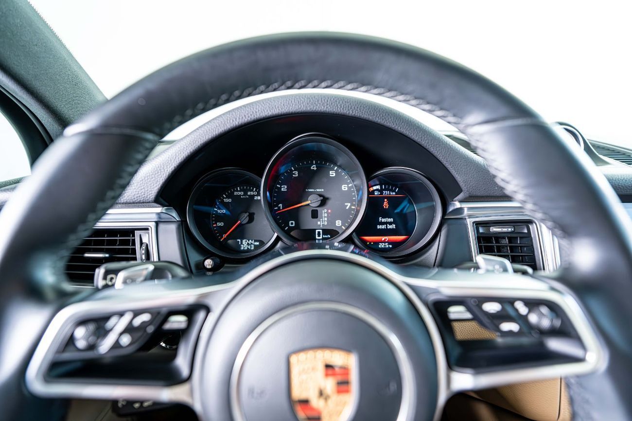 Porsche Macan Std 2.0L (252 HP) GCC Spec - Pristine Condition - Low Mileage