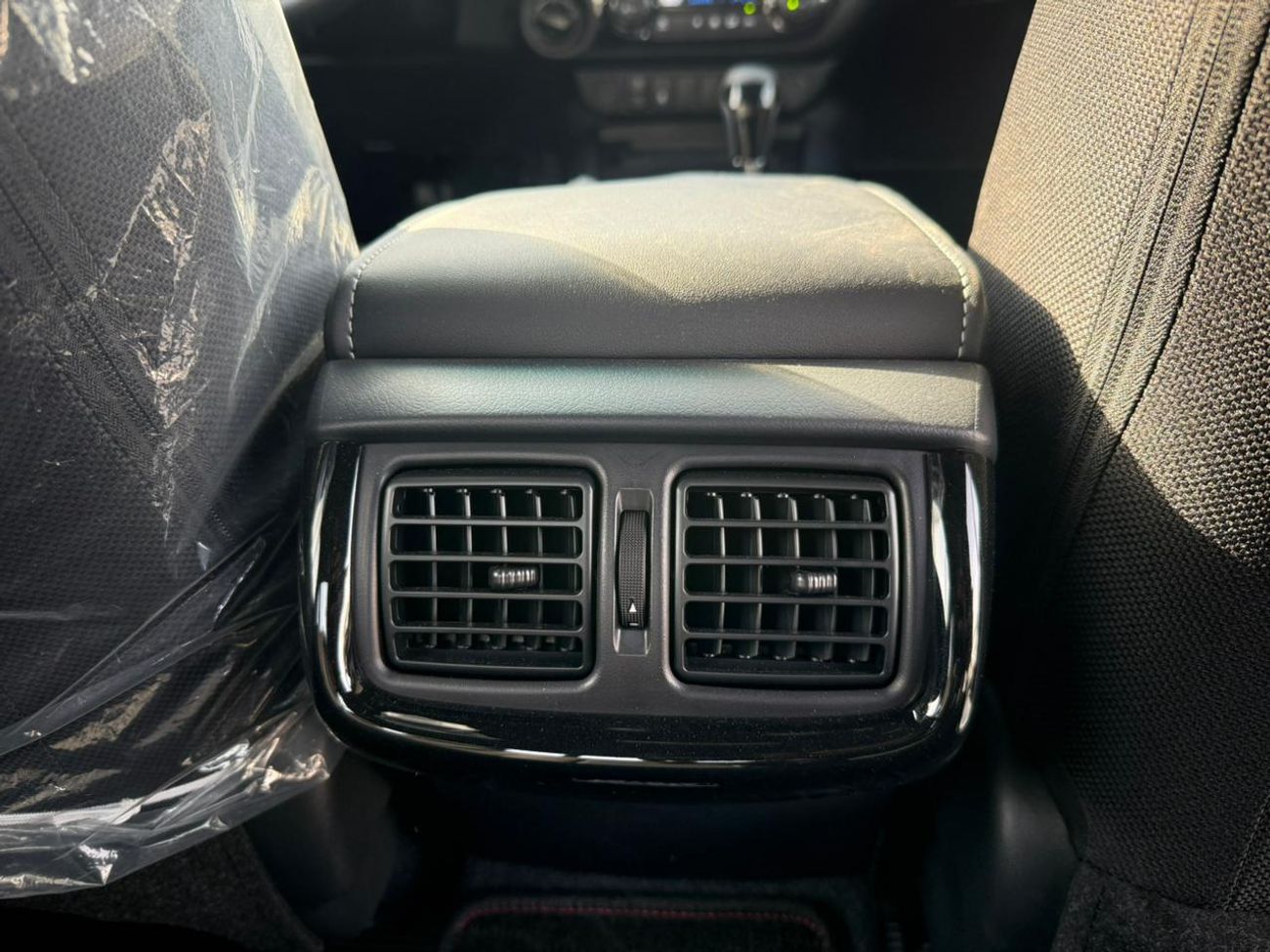 تويوتا هيلوكس with compressor, wireless charger, trunk shutter