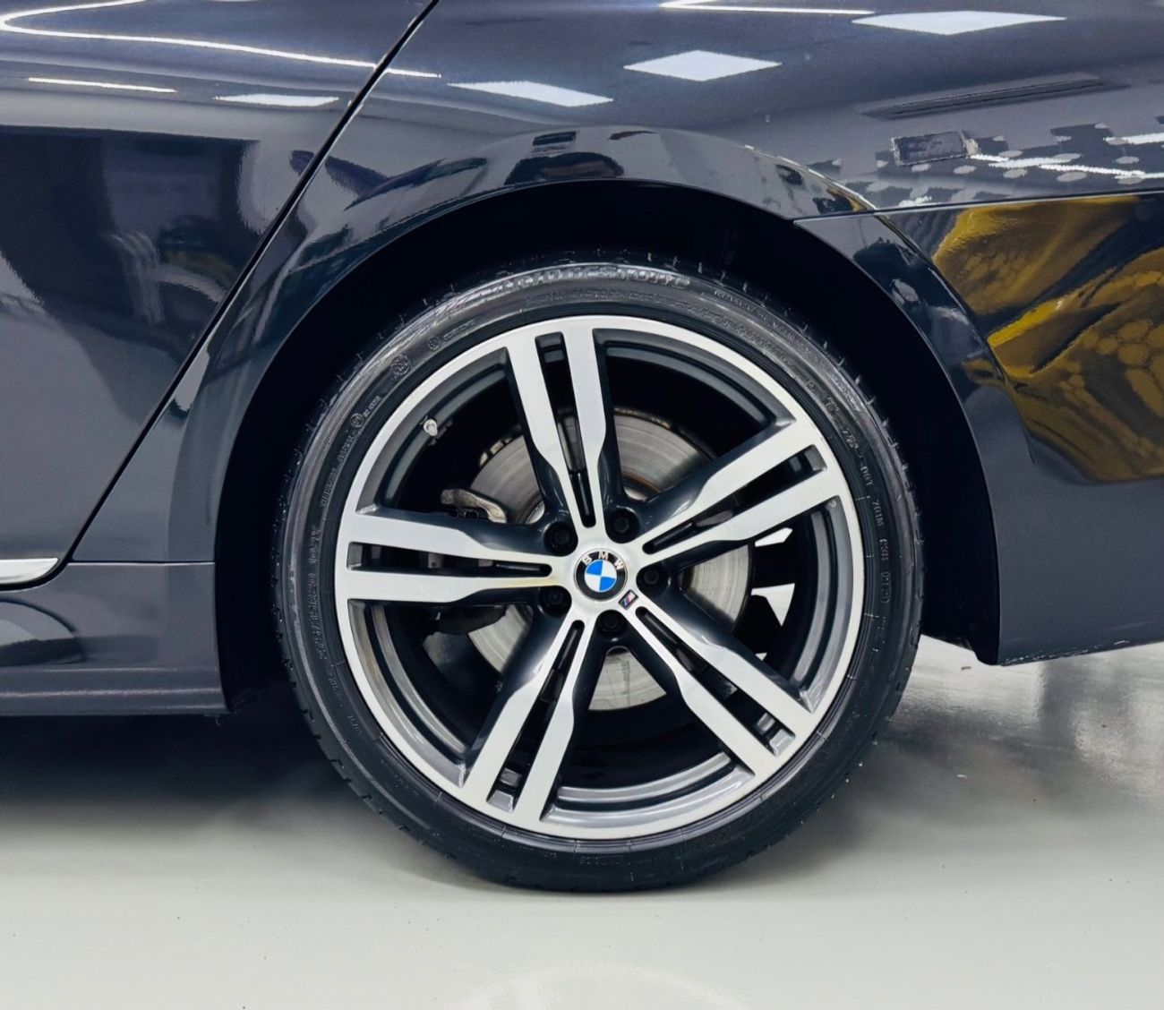 بي أم دبليو 750Li M Sport 4.4L (523 HP)