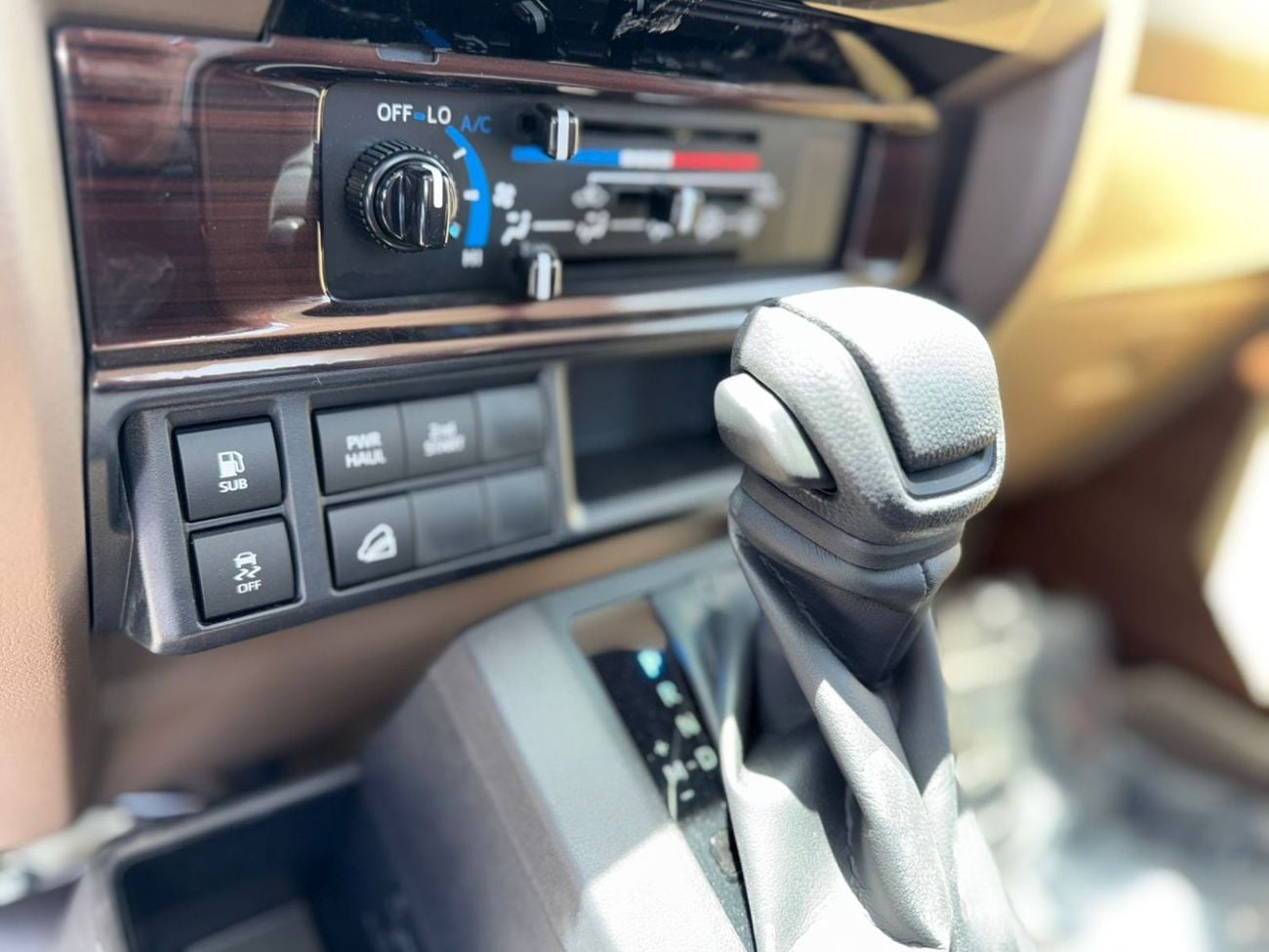 تويوتا لاند كروزر بيك آب TOYOTA LC79 PICKUP S/C , 2.8L Diesel A/T , FULL OPTION , MY25