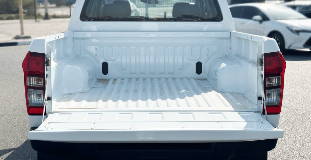 إيسوزو D ماكس STD ISUZU/D-MAX/ISDM3 2.5L Diesel DC 4X4 PWR, Alloy Wheel, MT, Mid