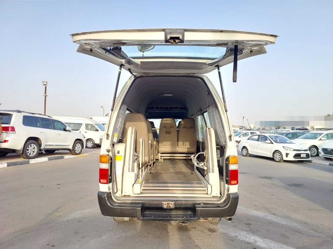 Toyota Hiace TOYOTA HIACE COMMUTER VAN RHD 2001 MODEL 3.0 L DIESEL AUTOMATIC(PM01315)