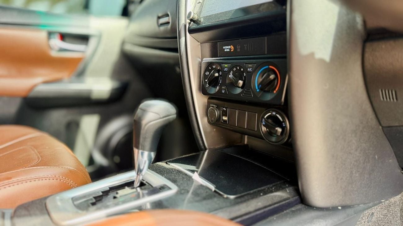 تويوتا فورتونر 2023 | 2.8L DIESEL ENGINE | AT | RHD | PUSH START ENGINE | PREMIUM LEATHER SEATS | DIGITAL ODOMETER