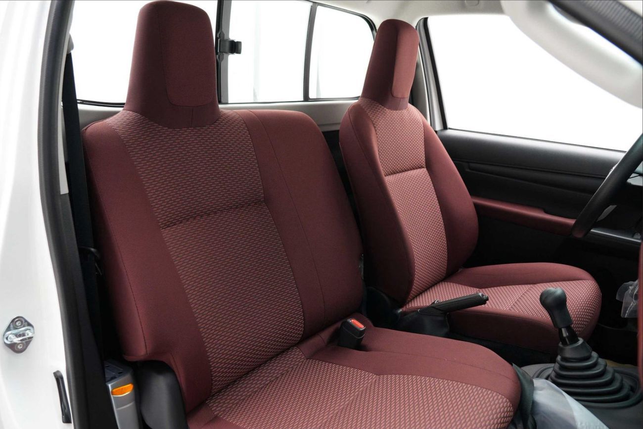 تويوتا هيلوكس 2.7L 4X4 S/C STD(i) M/T PETROL