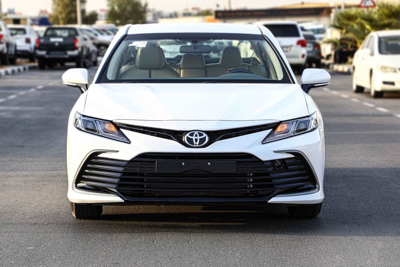 تويوتا كامري تويوتا كامري 2023 2.5 LE - أبيض بلاتيني لؤلؤي من الداخل بيج