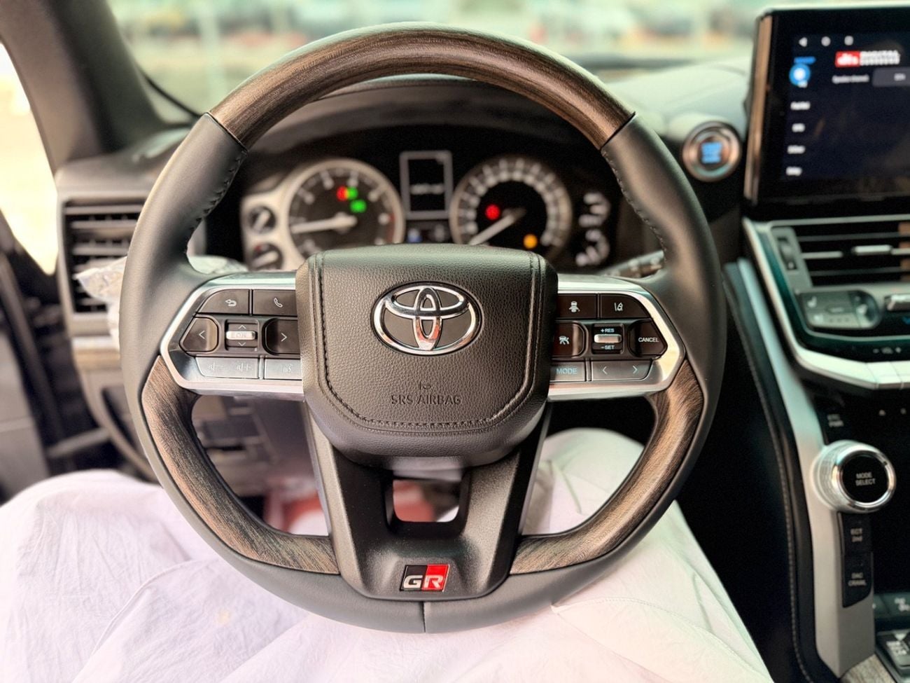 Toyota Land Cruiser 4.0L (271 HP) 4WD