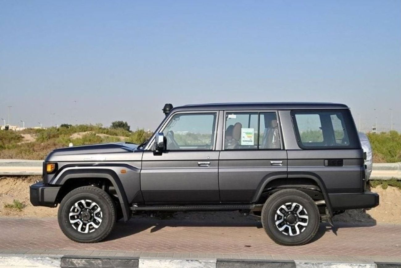 تويوتا لاند كروزر 70 2025 TOYOTA LAND CRUISER 76 HARDTOP SDLX V6 4.0L PETROL 4WD 5-SEATER AT