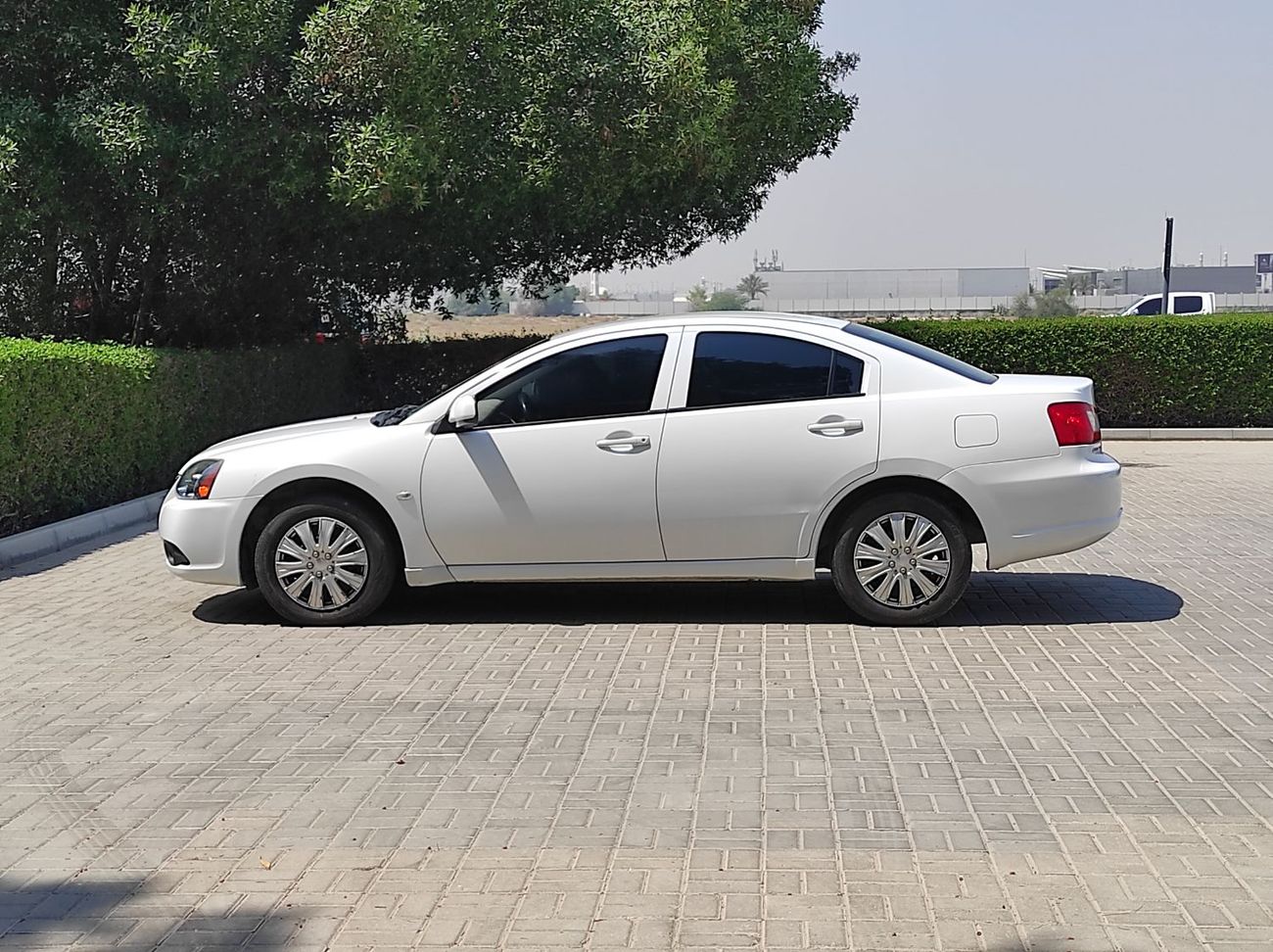 Mitsubishi Galant GLS 2.4L Mitsubishi Gallant 2011 Gcc V4 full automatic