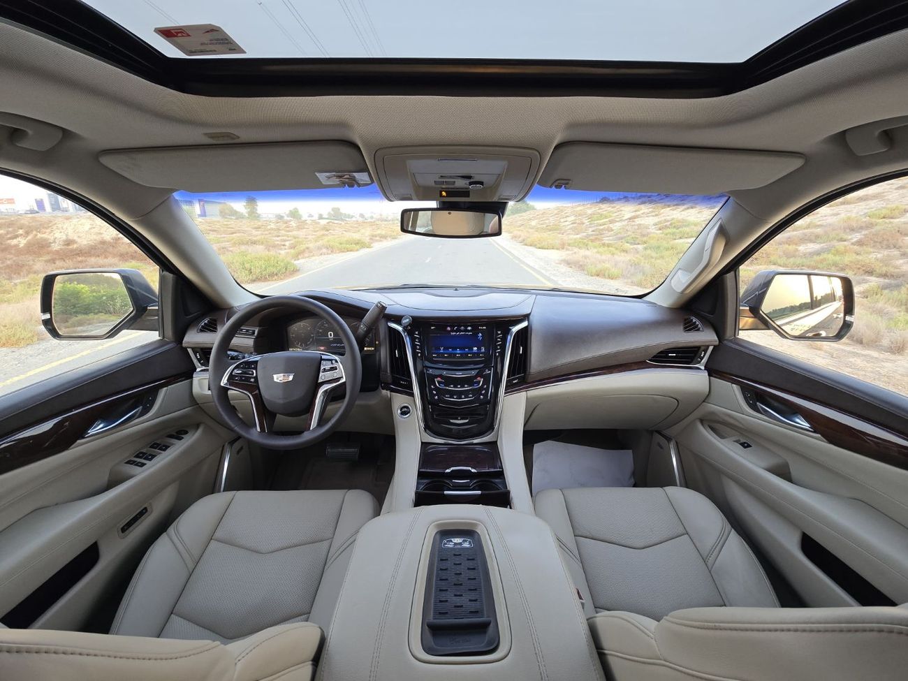 Cadillac Escalade Premium 6.2L CADILLAC ESCALADE 2015 GCC FULL OPITION // PERFECT CONDITION