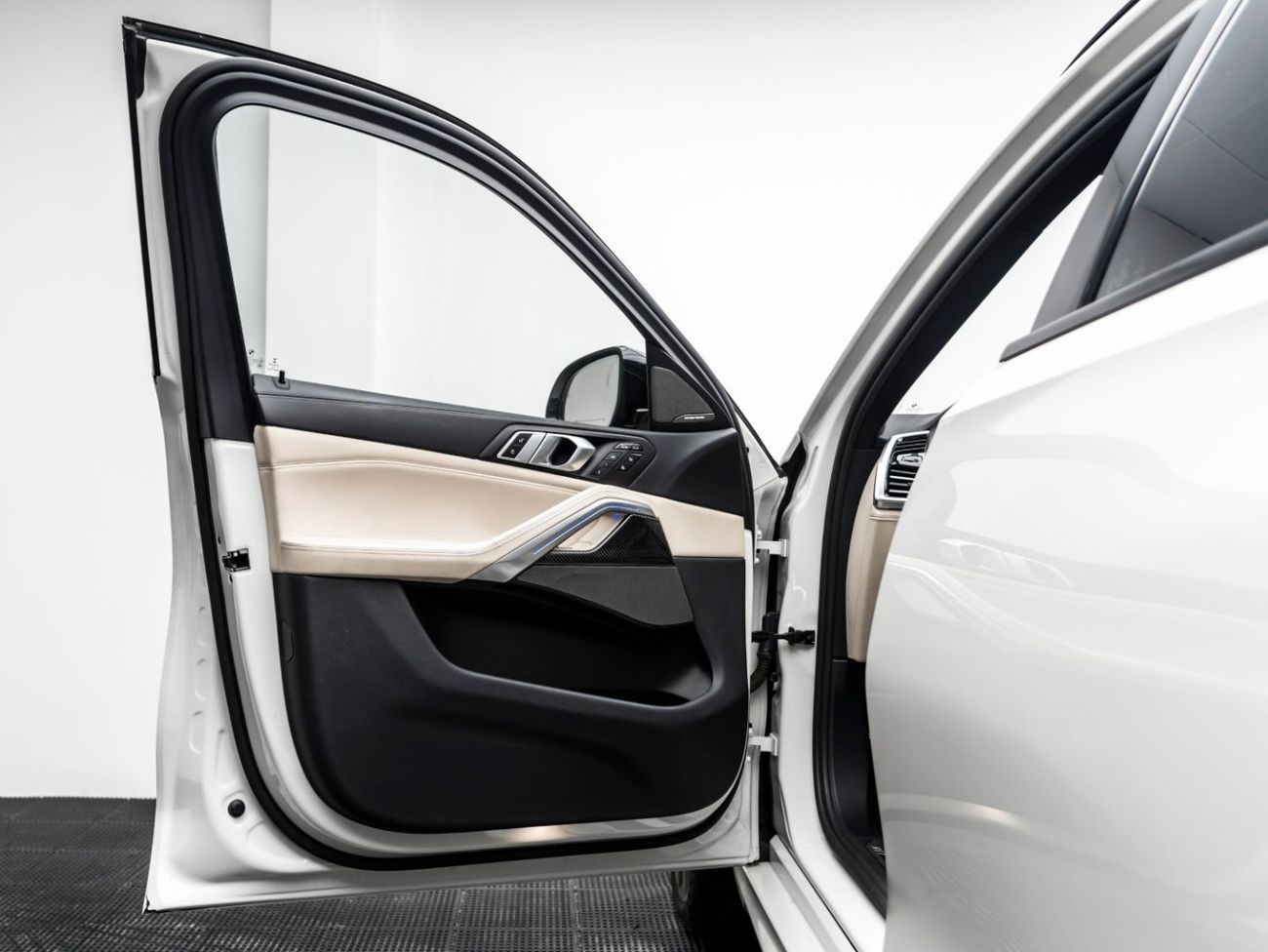 BMW X6 M50i 4.4L 2020 BMW X6 M50i, BMW Warranty + Service Contract, Low KMs, GCC