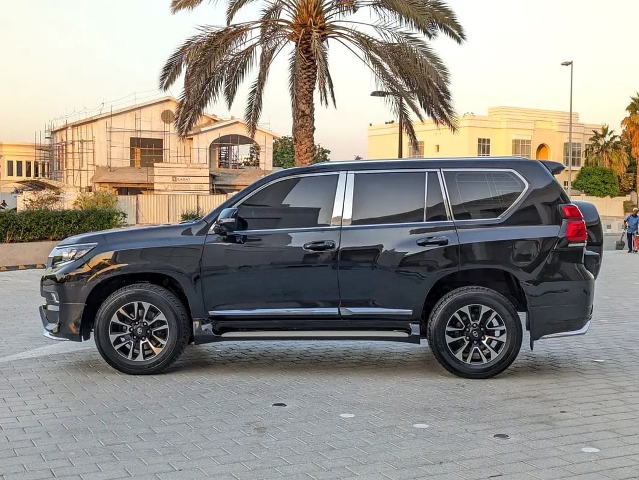 Toyota Prado TX-L FACELIFTED WITH INTERIOR AND EXTERIOR GCC V4 2.7L IN EXCELLENT CONDITION