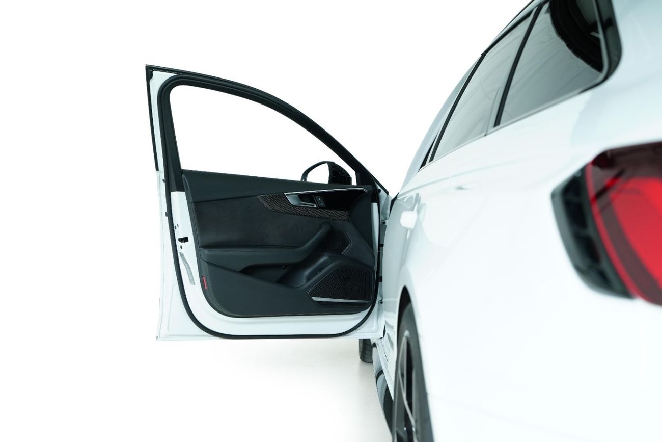 Audi RS4 Station B9 Competition | Very High Option | Audi Warranty & Service | Full Carbon Package