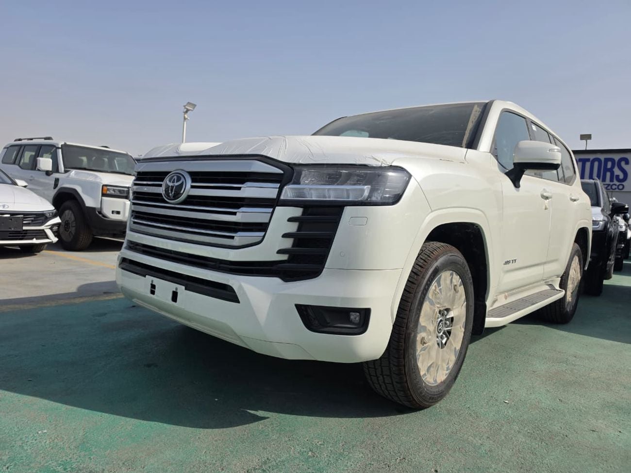تويوتا لاند كروزر Toyota Land Cruiser LC300 GXR 3.5 Twin Turbo 2026 – فل أوبشن | 3.5 لتر توين تيربو | أبيض خارجي | داخ