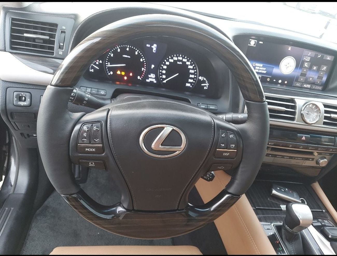 Lexus LS460 Premier SWB 4.6L (375 HP)